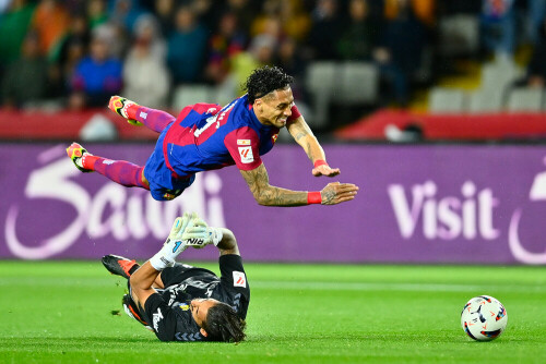 Raphinha guides Barca past Las Palmas to pressure leaders Madrid