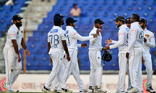 Sri Lanka dominate Bangladesh but Mendis misses rare feat