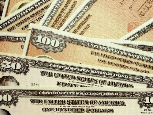 US yields advance after strong manufacturing data