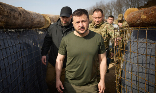 Zelensky inspects fortifications around Kharkiv amid Russian attacks
