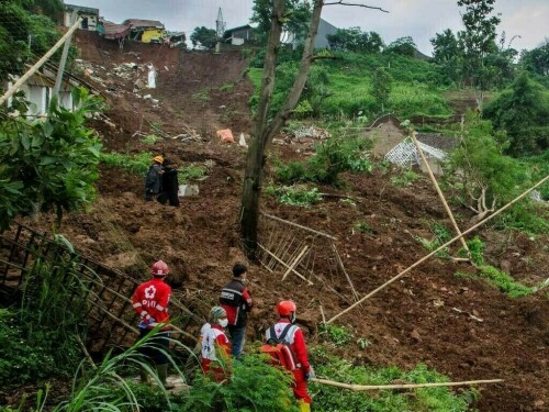 At least 15 killed in Indonesia landslide: disaster agency