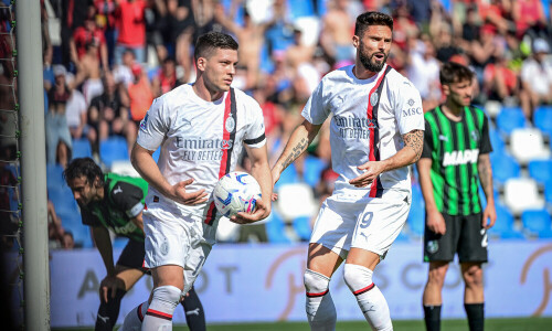 AC Milan held in Sassuolo thriller as Inter close in on title AC Milan held in Sassuolo thriller as Inter close in on title