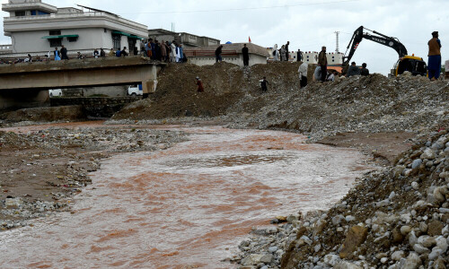 Lightning, downpours kill 41 people across Pakistan