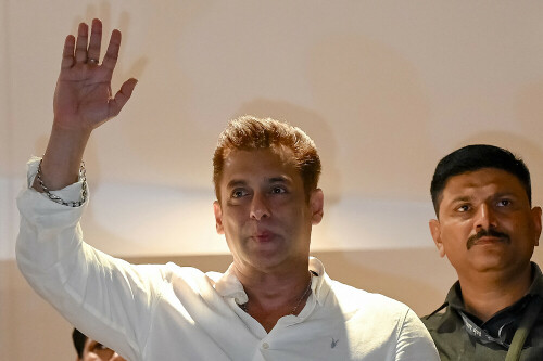 Two arrested for firing at Bollywood superstar&rsquo;s home