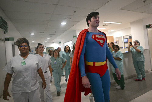 Clark Kent lookalike turns accidental superhero in Brazil