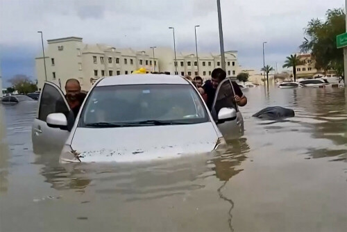 Dubai reels from floods chaos after record rains