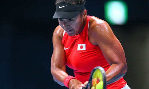 Osaka beaten in first round in Rouen on clay return