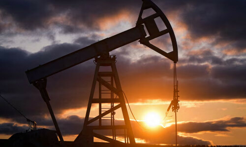 Oil falls nearly 3% as demand worries outweigh Middle East supply risks