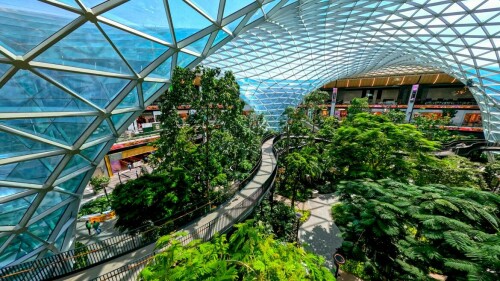 Doha dethrones Singapore as world&rsquo;s best airport, Dubai comes in 7th place