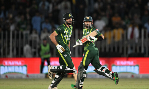 Pakistan trounce depleted New Zealand in second Twenty20 international