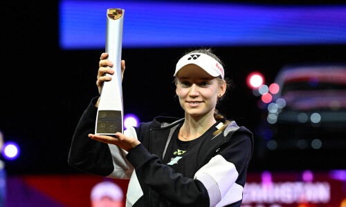 Rybakina strolls to Stuttgart title in straight-sets win over Kostyuk