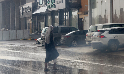&lsquo;Torrential&rsquo; rains shutter Saudi schools, flood roads