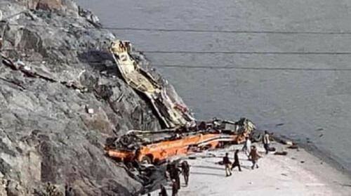 At least 20 killed, 21 injured after bus falls into ravine in KPK&rsquo;s Chilas