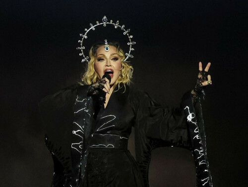 Madonna kicks off huge show before giddy fans in Rio