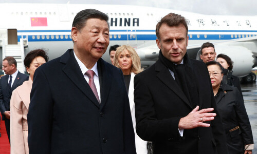 Macron hosts Xi in French mountains to talk Ukraine, trade