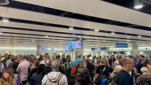 UK rules out cyber threat after resolving passport gate outage