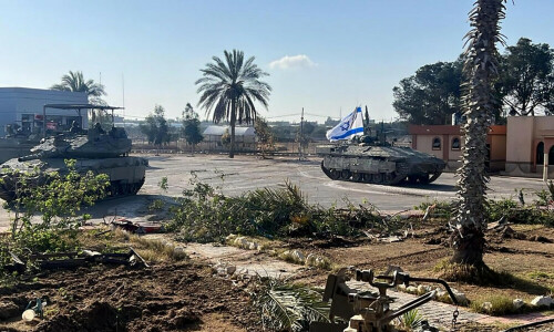 UN official says Israel closure of Gaza crossings &lsquo;completely crippling&rsquo; aid