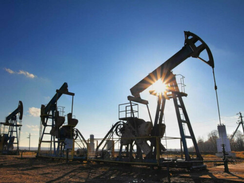 Oil slips on prospect of higher-for-longer US rates