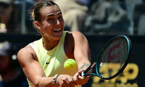 Sabalenka reaches Rome last 16, Djokovic returns after bottle drama
