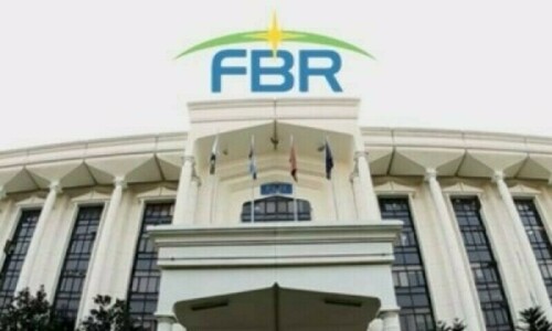 نان فائلرز: ایف بی آر کی بینکوں سے نقد رقم نکالنے پر ود ہولڈنگ ٹیکس بڑھانے کی تجویز