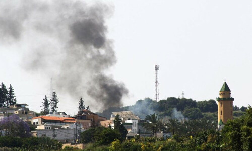 Source close to Hezbollah says 4 dead in Israeli strikes on Lebanon Source close to Hezbollah says 4 dead in Israeli strikes on Lebanon