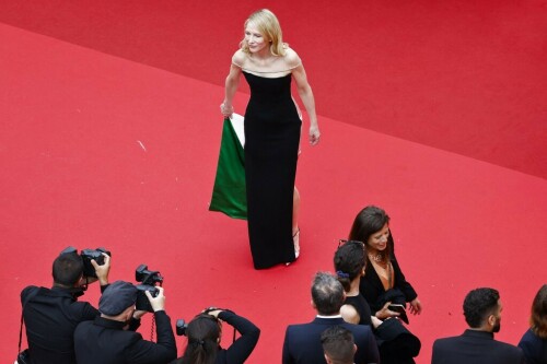 Cate Blanchett urges film industry to include refugee voices