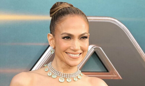 Jennifer Lopez spotted in jewelry by Bollywood designer Manish Malhotra