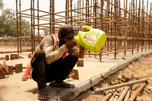 In India’s heat, Delhi labourers toil in ‘red hot’ conditions In India’s heat, Delhi labourers toil in ‘red hot’ conditions