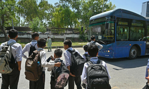 Heatwave cancels lessons for half Pakistan&rsquo;s schoolchildren