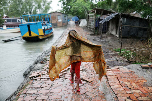 Millions without power as cyclone Remal pounds Bangladesh and India