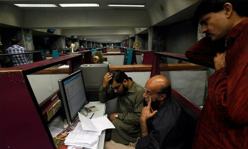 Selling pressure seen at PSX, KSE-100 closes 466 points lower