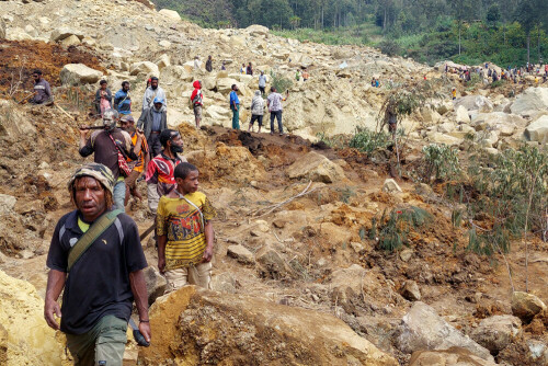 More than 2,000 could be buried in Papua New Guinea landslide, authorities say