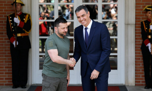 Spain pledges 1 billion in military aid to Kyiv as Zelensky visits
