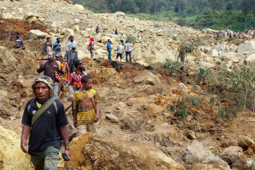 Papua New Guinea orders thousands to evacuate from path of &lsquo;active&rsquo; landslide