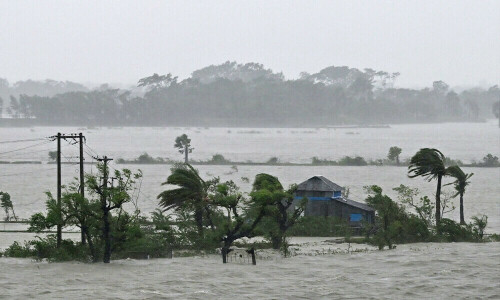 Cyclone toll in Bangaldesh and India rises to 65
