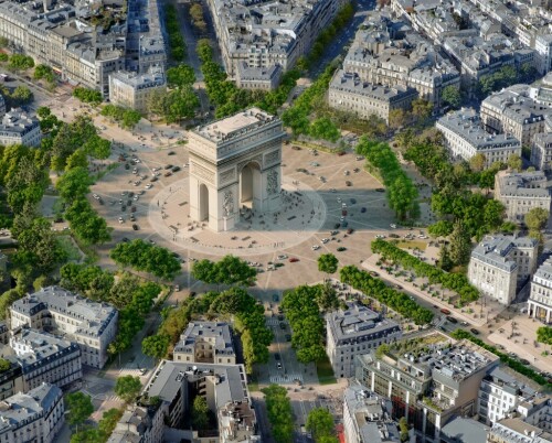 &lsquo;Come back&rsquo;: Champs-Elysees wants to win over Parisians