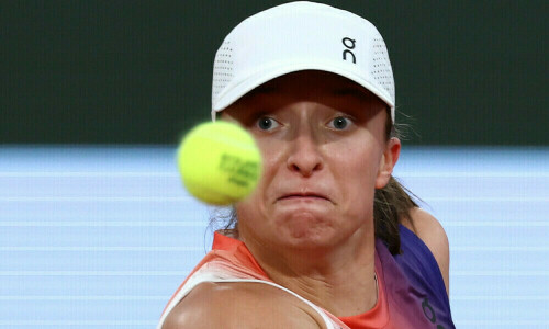 Battle-tested Swiatek looks for French Open birthday boost