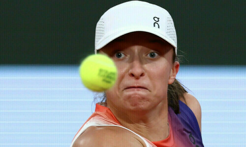 Iga Swiatek eyes French Open quarters as Alcaraz &lsquo;feels himself&rsquo; again