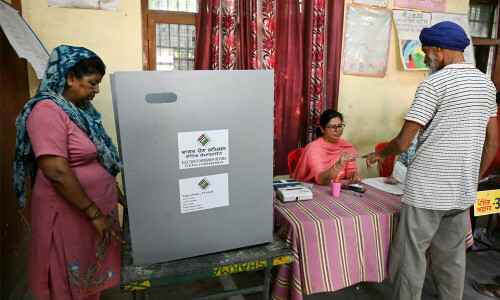 Heatstroke killed 33 Indian polling staff on last voting day: state election chief