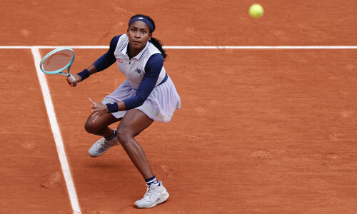 Gauff cruises past Cocciaretto to French Open quarter-finals