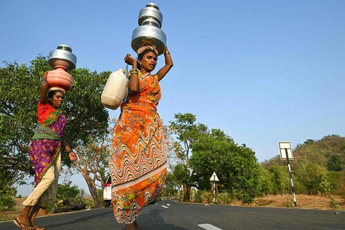Bangladeshi garment workers fall ill as temperatures soar