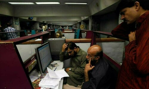Selling pressure at PSX, KSE-100 down over 900 points
