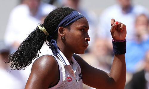 Gauff beats Jabeur to reach French Open semi-finals