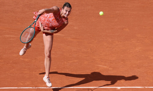 Sabalenka eyes French Open semis, Rybakina beaten by Paolini