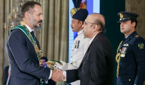 President Zardari confers Nishan-i-Pakistan award on Prince Rahim Aga Khan President Zardari confers Nishan-i-Pakistan award on Prince Rahim Aga Khan