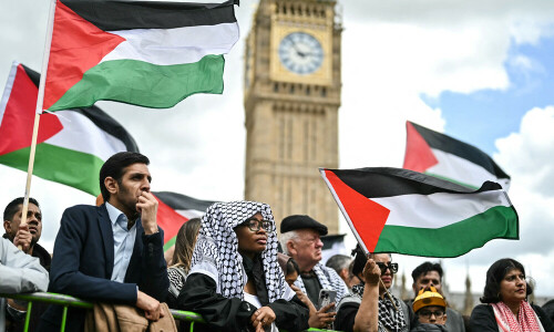 Thousands rally in London for Gaza ceasefire