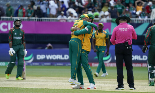 South Africa edge Bangladesh by four runs at T20 World Cup