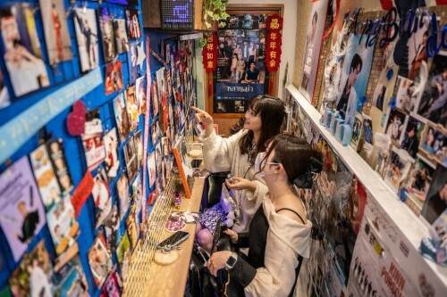 Tourists get taste of old Japan at hidden &lsquo;snack bars&rsquo;
