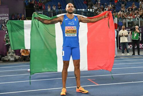 Jacobs claims second European gold as Italy win 4x100m relay