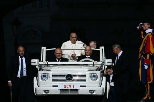 Playful pope jokes with world&rsquo;s comedians ahead of G7